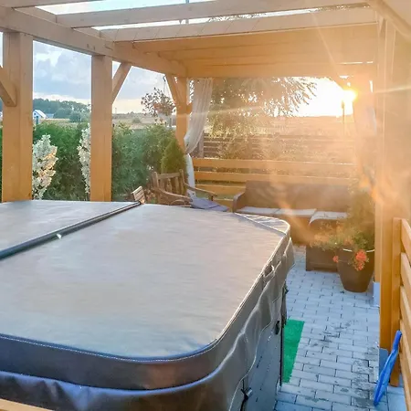 Stunning In With Jacuzzi Holiday home